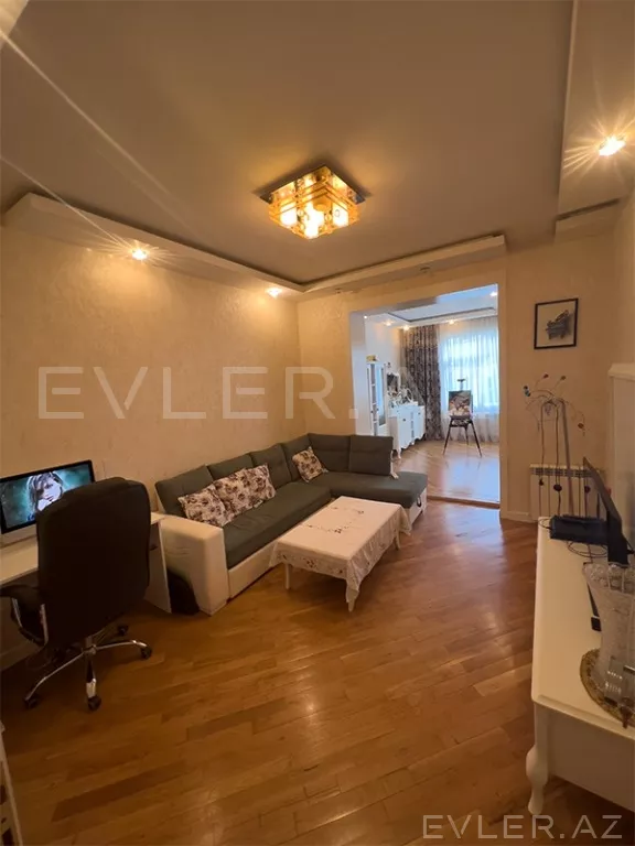 Aylıq, köhnə tikili