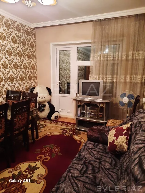 Satılır, köhnə tikili