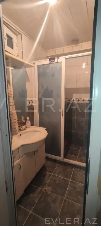 Satılır, köhnə tikili