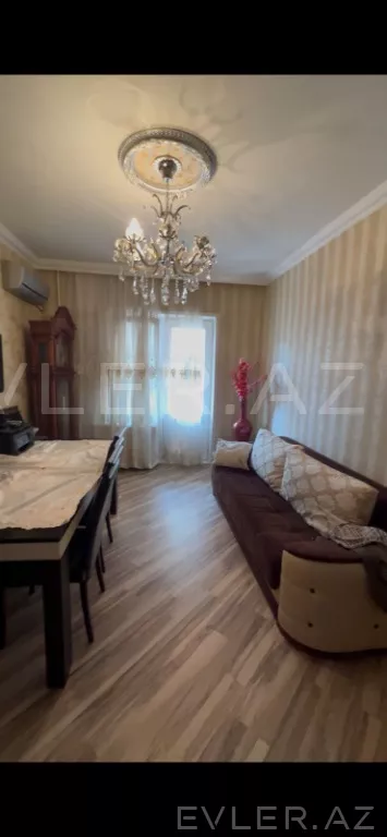 Satılır, köhnə tikili