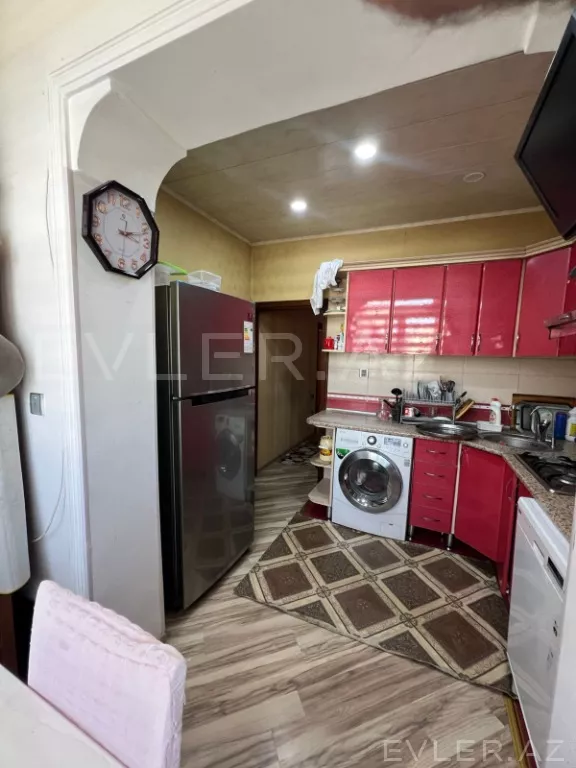 Satılır, köhnə tikili