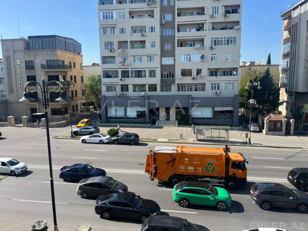 Satılır, köhnə tikili
