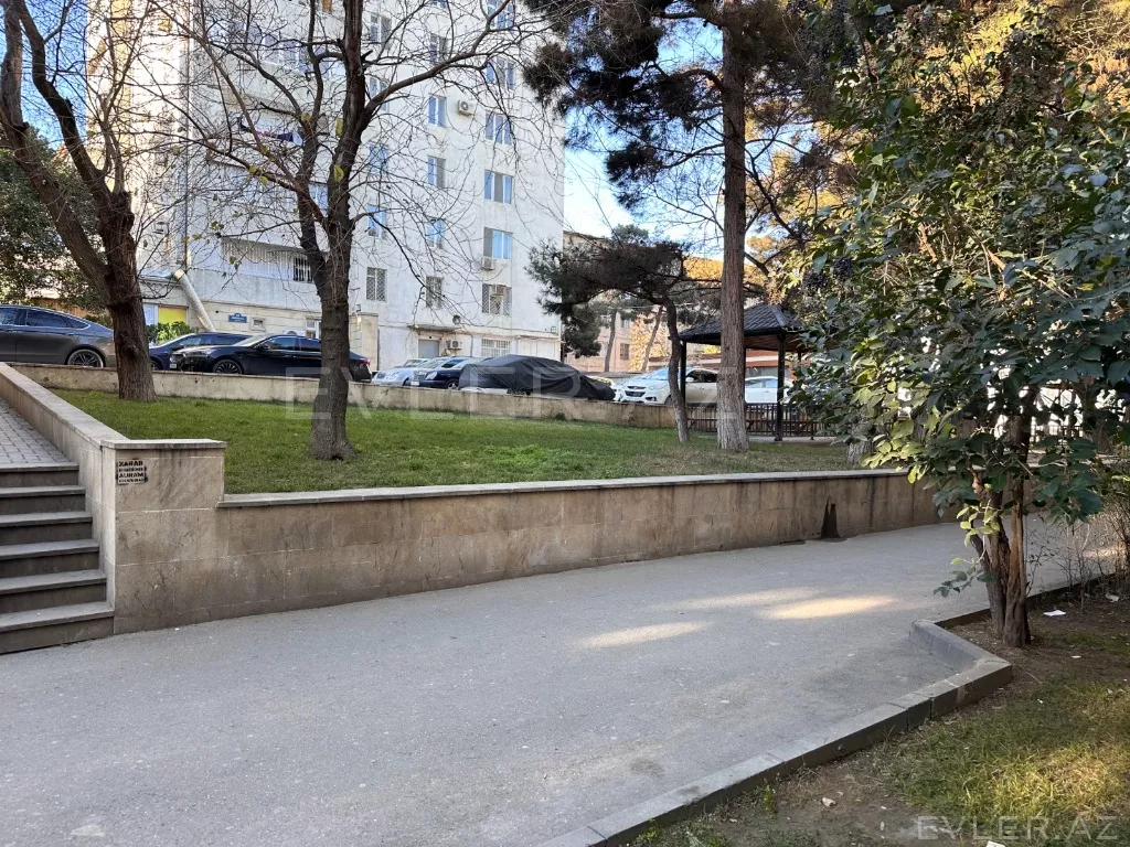 Satılır, köhnə tikili