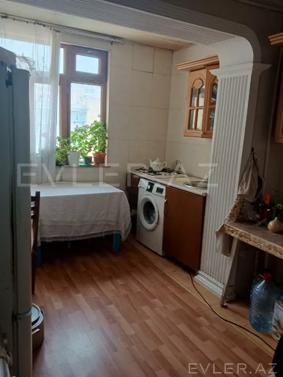 Satılır, köhnə tikili