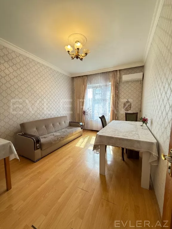 Satılır, köhnə tikili
