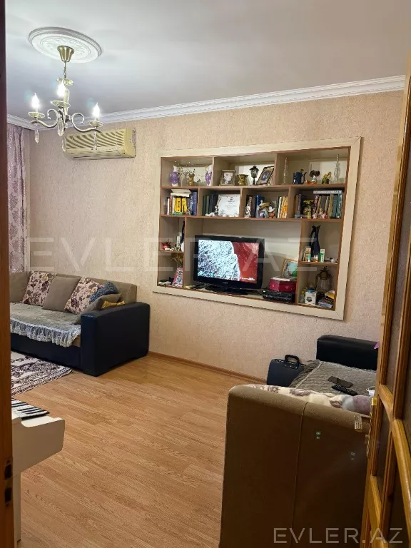 Satılır, köhnə tikili