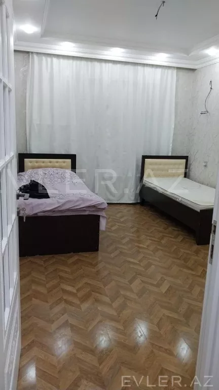 Satılır, köhnə tikili