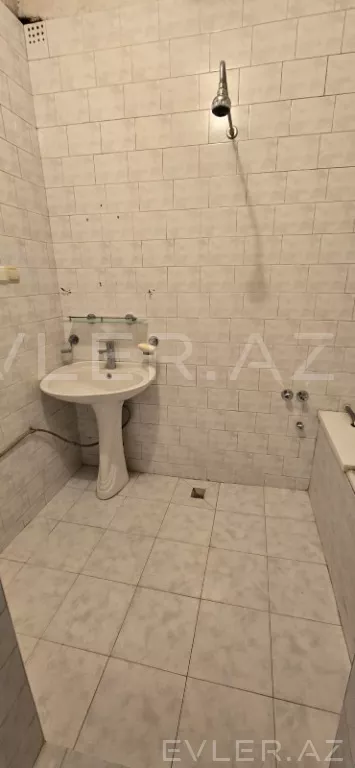 Satılır, köhnə tikili