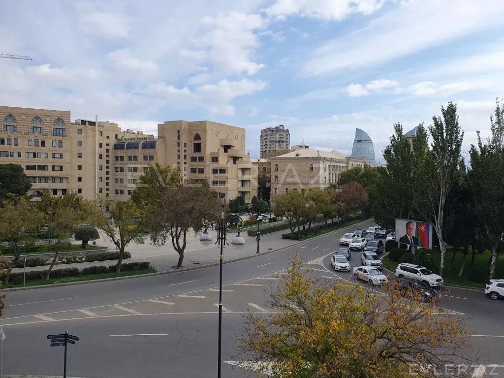 Satılır, köhnə tikili