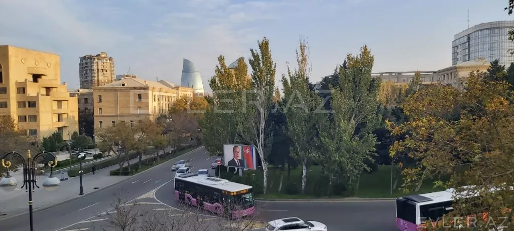 Satılır, köhnə tikili