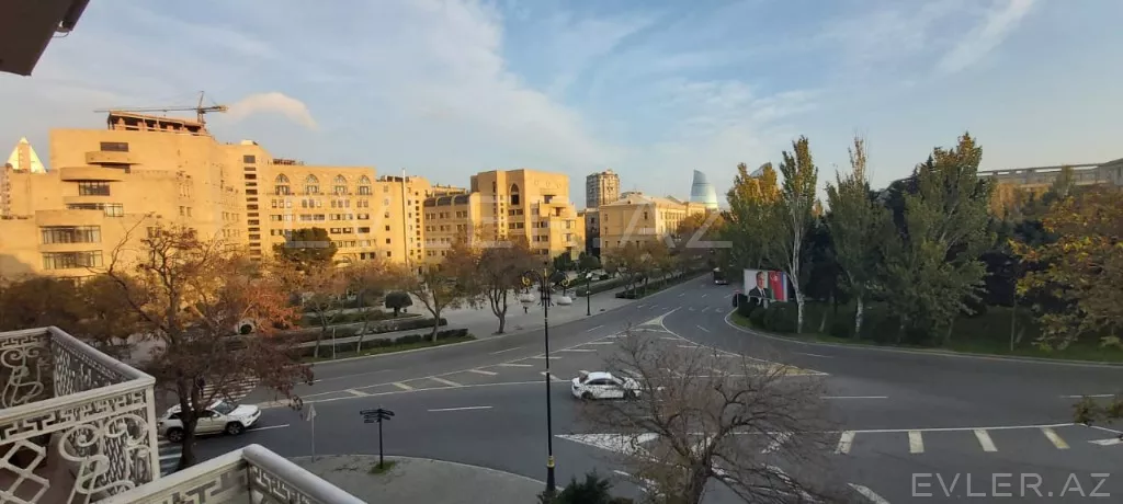 Satılır, köhnə tikili