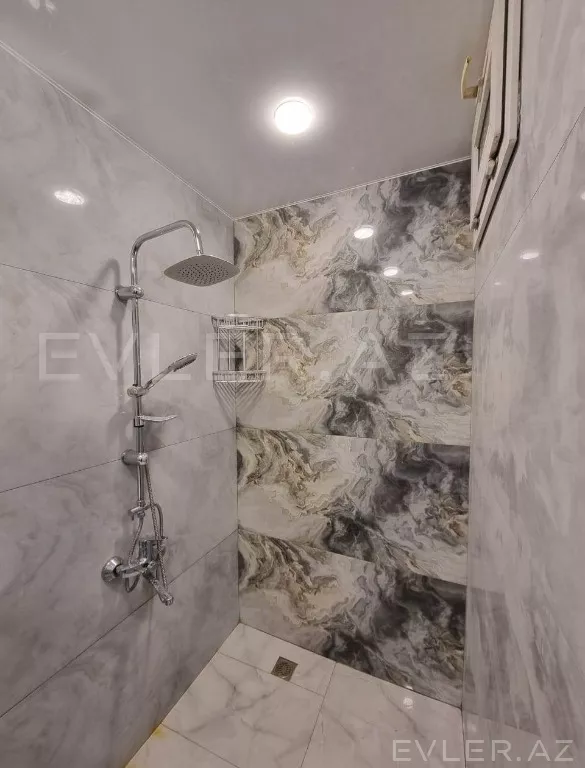 Satılır, köhnə tikili