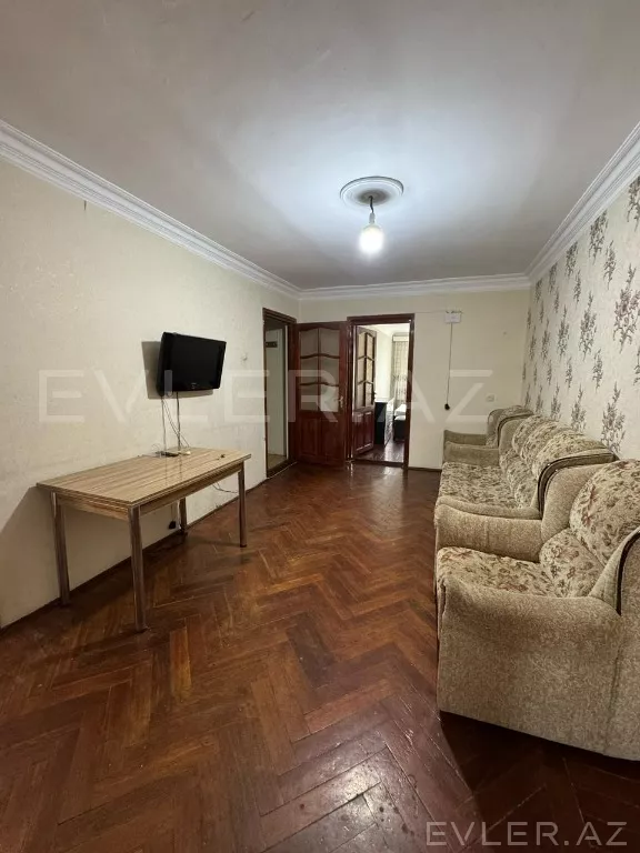 Satılır, köhnə tikili