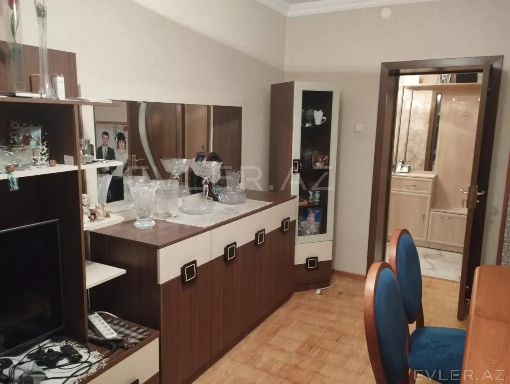 Satılır, köhnə tikili