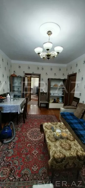 Satılır, köhnə tikili