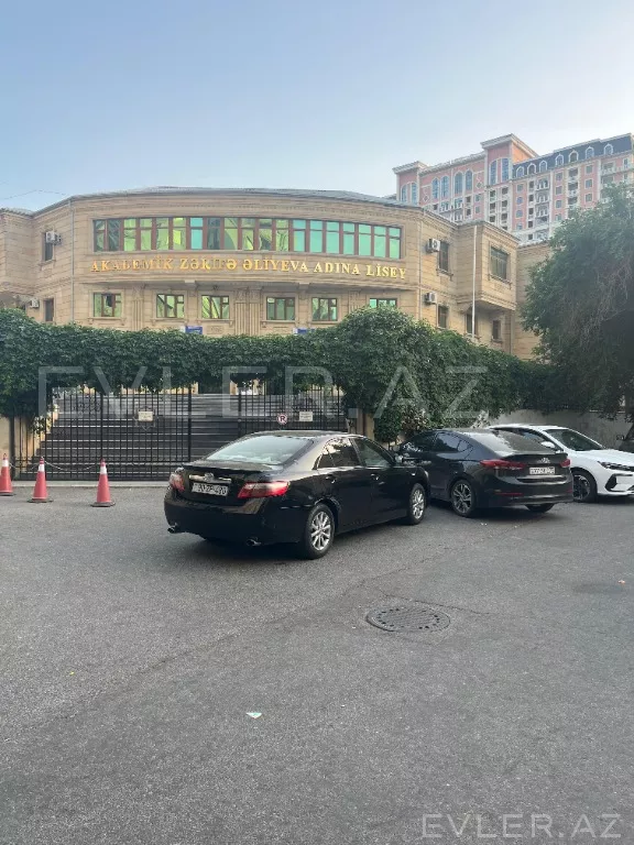Satılır, köhnə tikili