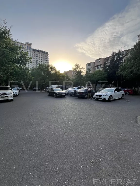 Satılır, köhnə tikili